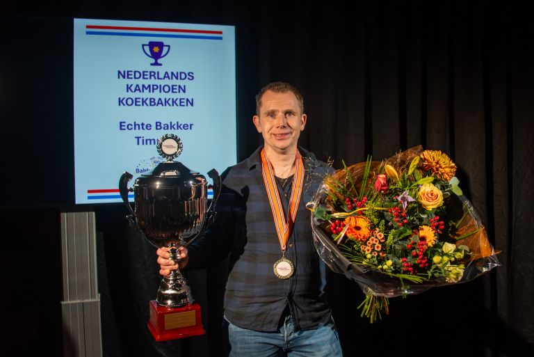 Echte Bakker Timmer uit Gasselte wint Nederlands kampioen Koekbakken NL kampioen koek - Piet Haaksma