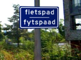 Dit worden de nieuwe tweetalige verkeersborden: streep tussen Nederlands en Fries