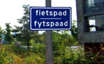 Dit worden de nieuwe tweetalige verkeersborden: streep tussen Nederlands en Fries