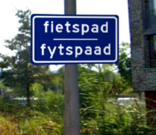 Dit worden de nieuwe tweetalige verkeersborden: streep tussen Nederlands en Fries