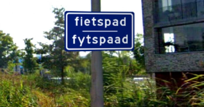 Dit worden de nieuwe tweetalige verkeersborden: streep tussen Nederlands en