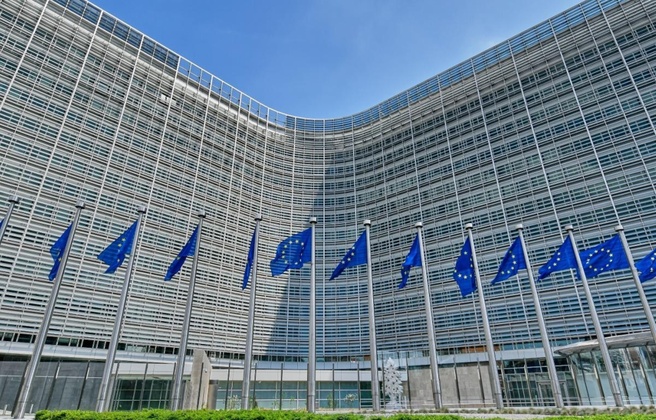 EU-vlaggen voor Berlaymont-gebouw. Bron: Europese Commissie