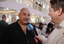 Nieuws van de Dag: Turkse Hazes Ersoy verweeft de Hollandse smartlap met de Turkse cultuur